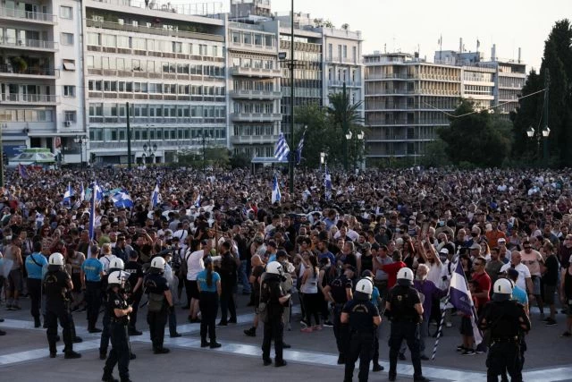 «Ραγίζει» η κυβέρνηση Μητσοτάκη -Οι Έλληνες σηκώνουν το κεφάλι κατά του υποχρεωτικού εμβολιασμού - Δείτε βίντεο